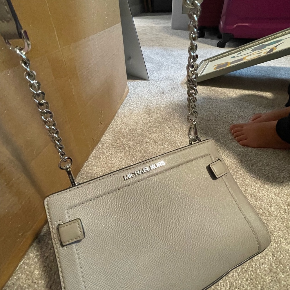 Micheal Kors Grey Crossbody - Picture 3 of 7